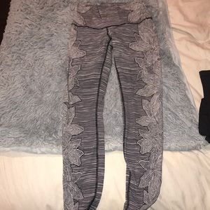 Super rare screen printed Lululemon legging 7/8